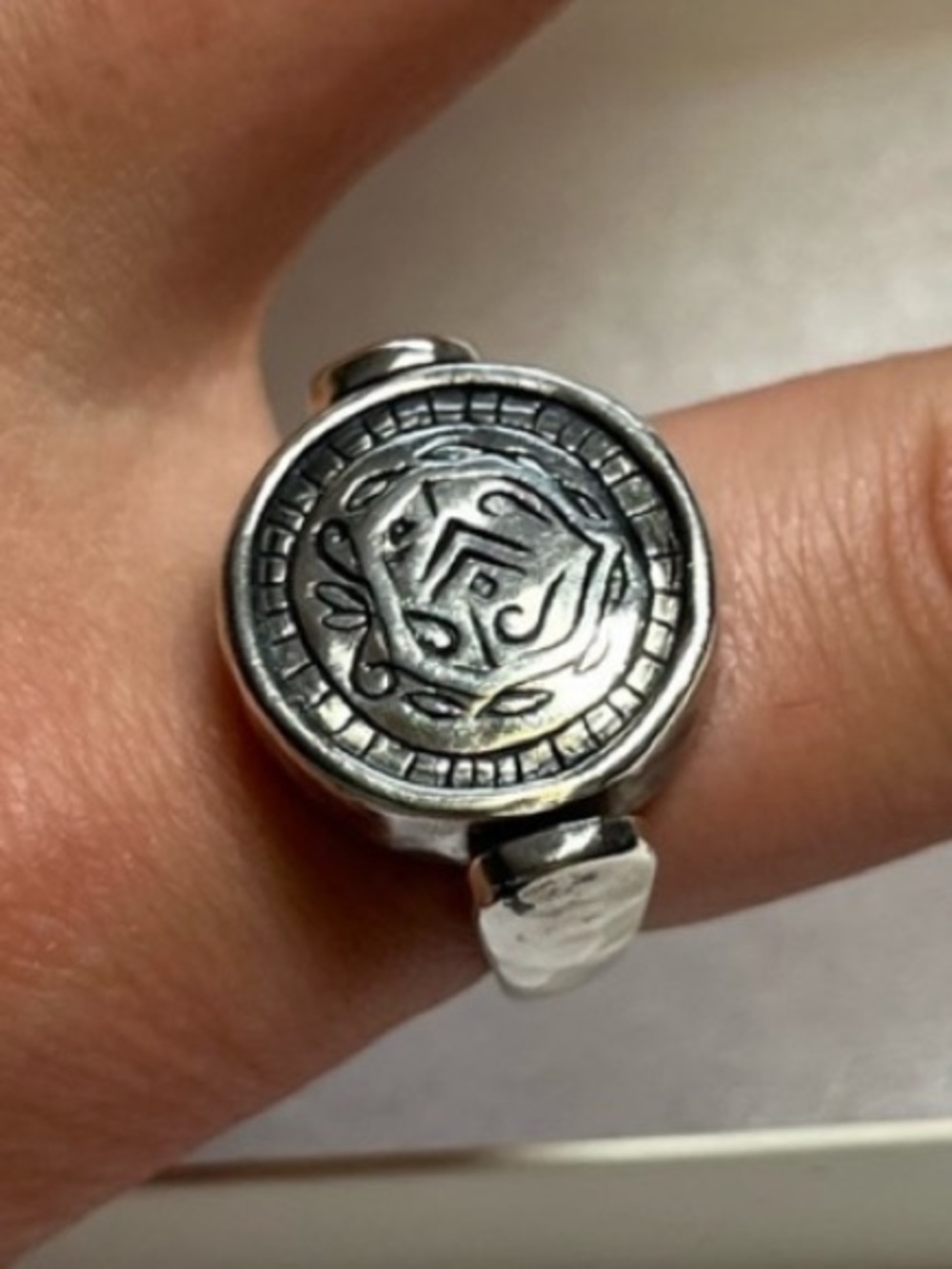 New SILPADA sterling silver Flipside Coin Ring
925 TH
Size 8